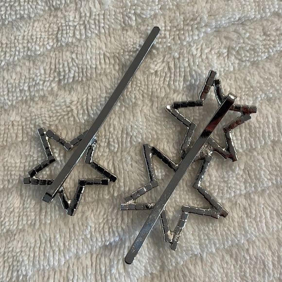 NWOT Pair of Crystal Embellished Star Shaped Hair Bobby’s. - Picture 2 of 4